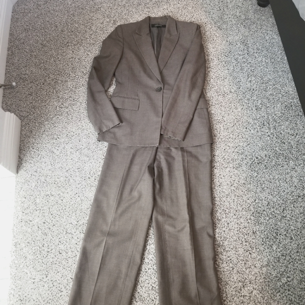Pantsuit, Suit jacket and pants, FULLY LINED, size 4, Kasper